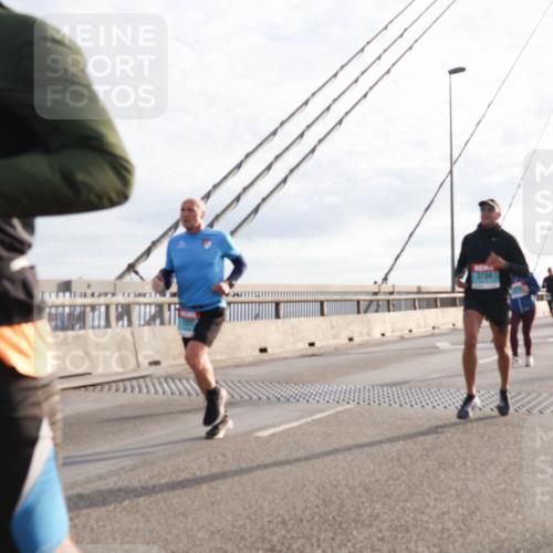 03.10.2024 - Köhlbrandbrückenlauf Matties Gatica Varas http://msf.ph/oto/7179451 03.10.2024 09:24:11 Position 2 40, 3734 meine-sportfotos.de
