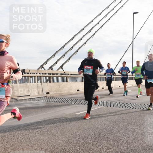 03.10.2024 - Köhlbrandbrückenlauf Matties Gatica Varas http://msf.ph/oto/7179645 03.10.2024 09:24:16 Position 2 1325, 1355, 1187, 1056, 2220, 1615 meine-sportfotos.de