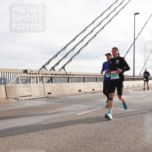 03.10.2024 - Köhlbrandbrückenlauf Matties Gatica Varas http://msf.ph/oto/7179719 03.10.2024 09:24:19 Position 2 2220, 1774 meine-sportfotos.de