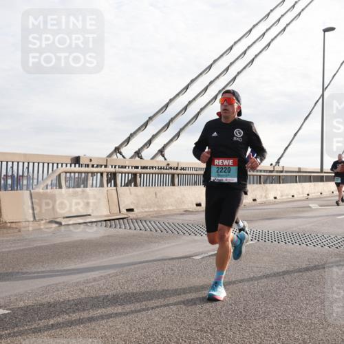 03.10.2024 - Köhlbrandbrückenlauf Matties Gatica Varas http://msf.ph/oto/7179775 03.10.2024 09:24:19 Position 2 2220, 1774 meine-sportfotos.de