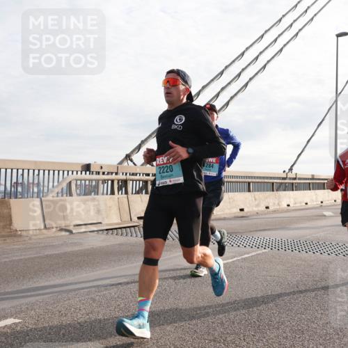 03.10.2024 - Köhlbrandbrückenlauf Matties Gatica Varas http://msf.ph/oto/7179794 03.10.2024 09:24:20 Position 2 2220, 284, 19, 1774 meine-sportfotos.de
