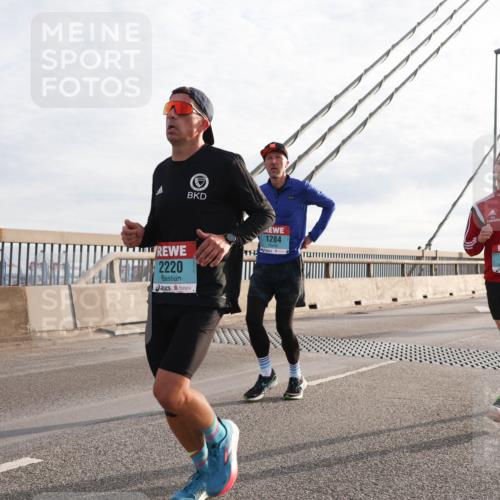 03.10.2024 - Köhlbrandbrückenlauf Matties Gatica Varas http://msf.ph/oto/7179813 03.10.2024 09:24:20 Position 2 2220, 1284, 19, 1774, 002 meine-sportfotos.de