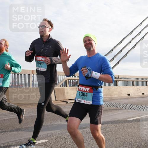 03.10.2024 - Köhlbrandbrückenlauf Matties Gatica Varas http://msf.ph/oto/7180145 03.10.2024 09:24:26 Position 2 45, 1208, 1690, 1304 meine-sportfotos.de