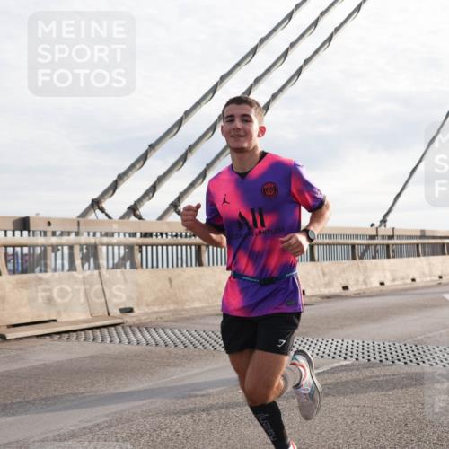 03.10.2024 - Köhlbrandbrückenlauf Matties Gatica Varas http://msf.ph/oto/7180170 03.10.2024 09:24:27 Position 2 1390 meine-sportfotos.de