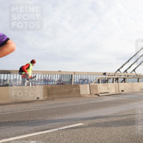 03.10.2024 - Köhlbrandbrückenlauf Matties Gatica Varas http://msf.ph/oto/7180208 03.10.2024 09:24:28 Position 2  meine-sportfotos.de