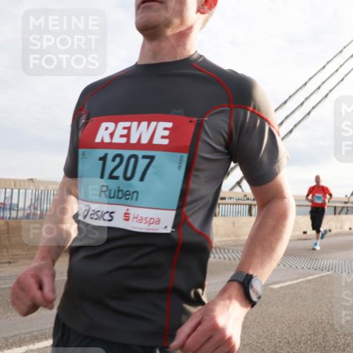 03.10.2024 - Köhlbrandbrückenlauf Matties Gatica Varas http://msf.ph/oto/7180266 03.10.2024 09:24:30 Position 2 1207 meine-sportfotos.de