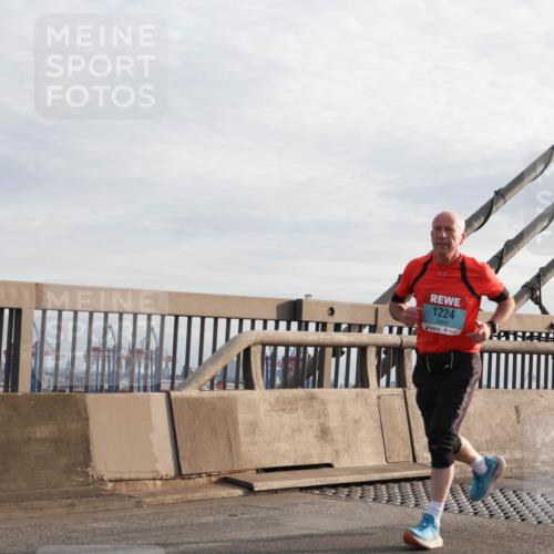 03.10.2024 - Köhlbrandbrückenlauf Matties Gatica Varas http://msf.ph/oto/7180303 03.10.2024 09:24:31 Position 2 1224 meine-sportfotos.de