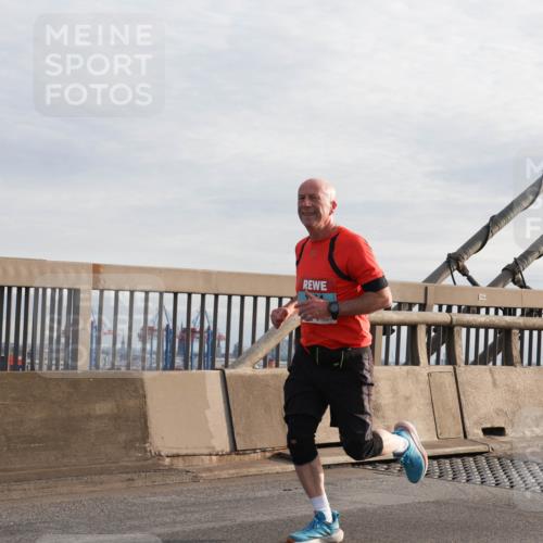 03.10.2024 - Köhlbrandbrückenlauf Matties Gatica Varas http://msf.ph/oto/7180340 03.10.2024 09:24:32 Position 2  meine-sportfotos.de