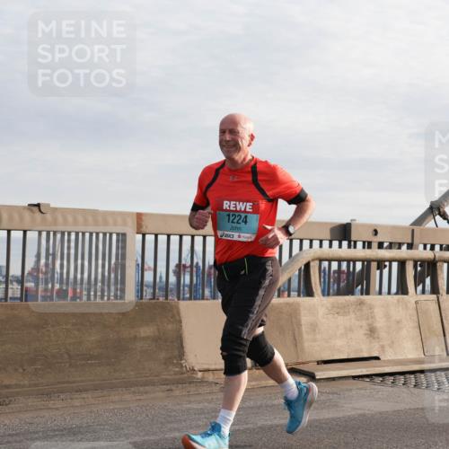 03.10.2024 - Köhlbrandbrückenlauf Matties Gatica Varas http://msf.ph/oto/7180363 03.10.2024 09:24:32 Position 2 1224 meine-sportfotos.de