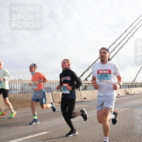 03.10.2024 - Köhlbrandbrückenlauf Matties Gatica Varas http://msf.ph/oto/7180596 03.10.2024 09:24:37 Position 2 1470, 128, 2754 meine-sportfotos.de