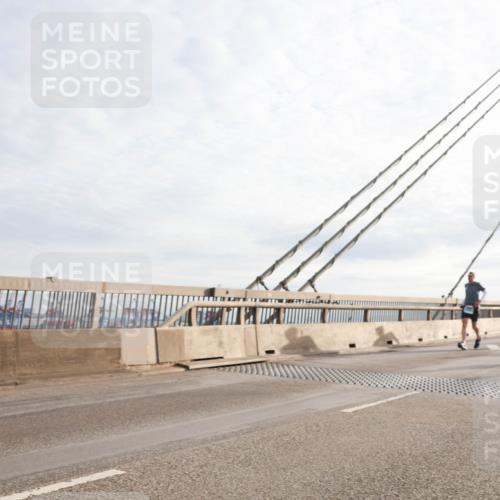 03.10.2024 - Köhlbrandbrückenlauf Matties Gatica Varas http://msf.ph/oto/7180635 03.10.2024 09:24:37 Position 2  meine-sportfotos.de