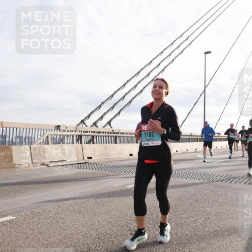 03.10.2024 - Köhlbrandbrückenlauf Matties Gatica Varas http://msf.ph/oto/7181078 03.10.2024 09:24:43 Position 2 1182, 1169 meine-sportfotos.de