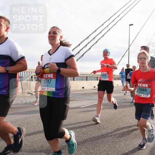 03.10.2024 - Köhlbrandbrückenlauf Matties Gatica Varas http://msf.ph/oto/7181435 03.10.2024 09:24:48 Position 2 620, 1517, 1670, 1669 meine-sportfotos.de