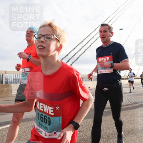 03.10.2024 - Köhlbrandbrückenlauf Matties Gatica Varas http://msf.ph/oto/7181489 03.10.2024 09:24:49 Position 2 1670, 1669 meine-sportfotos.de