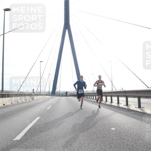 03.10.2024 - Köhlbrandbrückenlauf Jannik Wohlers http://msf.ph/oto/7182289 03.10.2024 09:17:15 Position 1 1047 meine-sportfotos.de