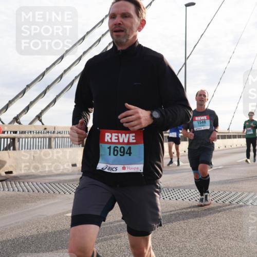 03.10.2024 - Köhlbrandbrückenlauf Matties Gatica Varas http://msf.ph/oto/7182522 03.10.2024 09:25:06 Position 2 1504, 1694, 1548 meine-sportfotos.de