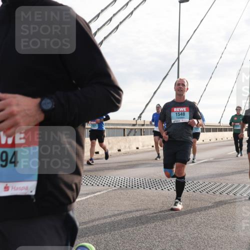 03.10.2024 - Köhlbrandbrückenlauf Matties Gatica Varas http://msf.ph/oto/7182540 03.10.2024 09:25:06 Position 2 1694, 1624, 1548 meine-sportfotos.de