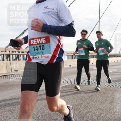 03.10.2024 - Köhlbrandbrückenlauf Matties Gatica Varas http://msf.ph/oto/7182698 03.10.2024 09:25:09 Position 2 1440, 1235, 1238, 1491 meine-sportfotos.de