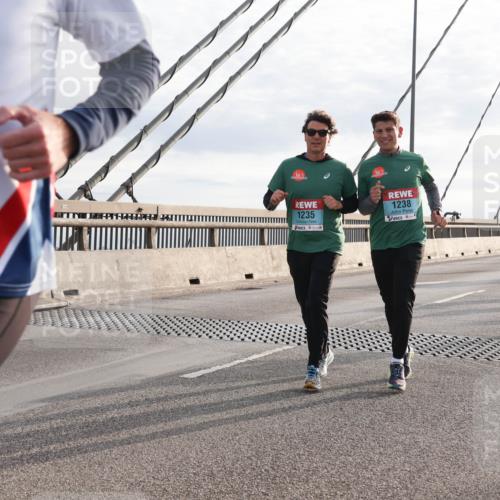03.10.2024 - Köhlbrandbrückenlauf Matties Gatica Varas http://msf.ph/oto/7182719 03.10.2024 09:25:10 Position 2 440, 1235, 1238, 1491 meine-sportfotos.de