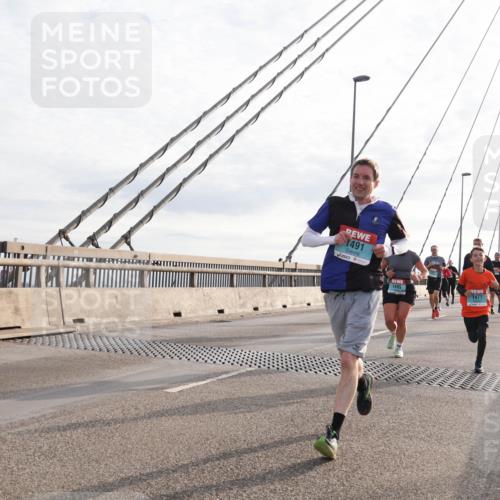 03.10.2024 - Köhlbrandbrückenlauf Matties Gatica Varas http://msf.ph/oto/7182796 03.10.2024 09:25:11 Position 2 1491, 1495, 1471 meine-sportfotos.de