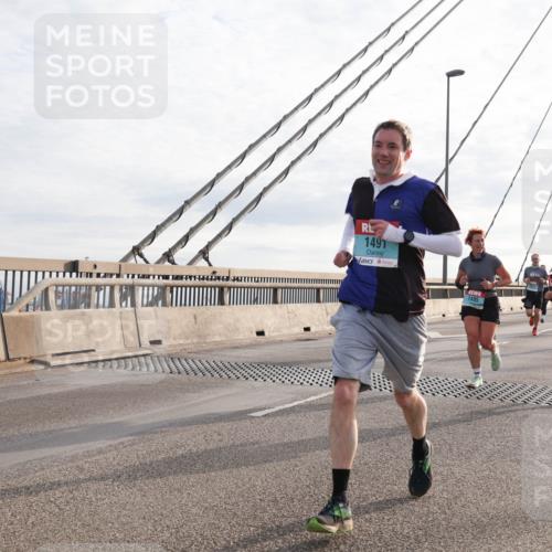 03.10.2024 - Köhlbrandbrückenlauf Matties Gatica Varas http://msf.ph/oto/7182820 03.10.2024 09:25:12 Position 2 1491, 1471, 1495 meine-sportfotos.de