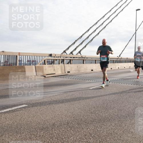 03.10.2024 - Köhlbrandbrückenlauf Matties Gatica Varas http://msf.ph/oto/7182937 03.10.2024 09:25:14 Position 2 1604, 1571, 2728 meine-sportfotos.de