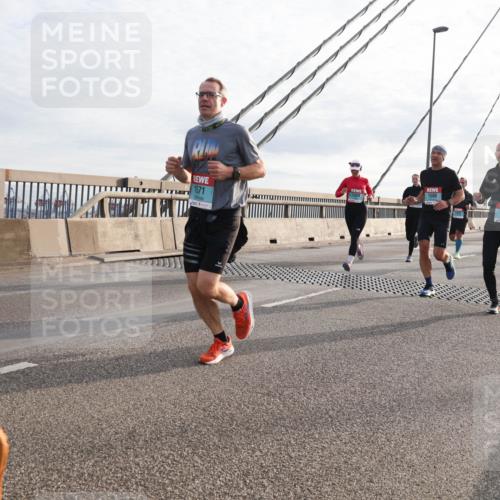 03.10.2024 - Köhlbrandbrückenlauf Matties Gatica Varas http://msf.ph/oto/7182997 03.10.2024 09:25:16 Position 2 1580, 1571, 3305 meine-sportfotos.de