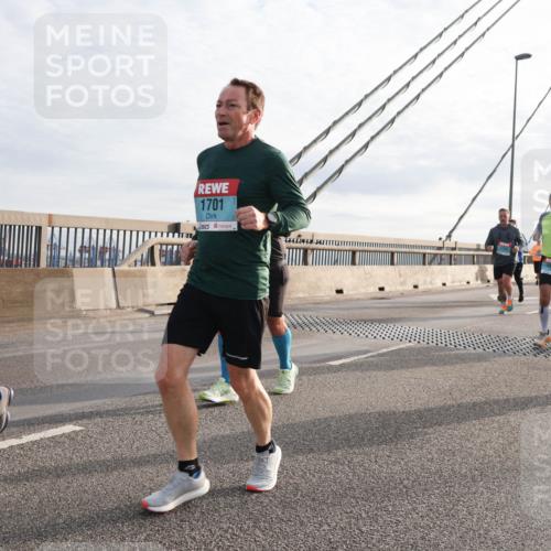 03.10.2024 - Köhlbrandbrückenlauf Matties Gatica Varas http://msf.ph/oto/7183260 03.10.2024 09:25:19 Position 2 1701, 1934, 1676 meine-sportfotos.de