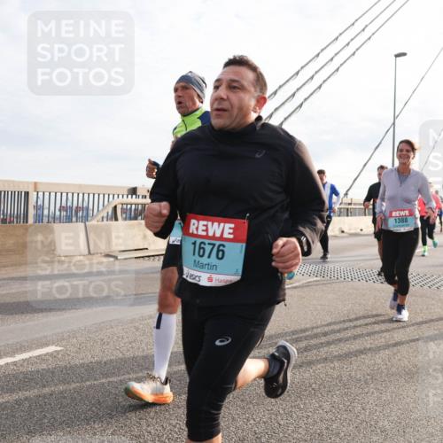 03.10.2024 - Köhlbrandbrückenlauf Matties Gatica Varas http://msf.ph/oto/7183402 03.10.2024 09:25:21 Position 2 1676, 1389, 1388 meine-sportfotos.de