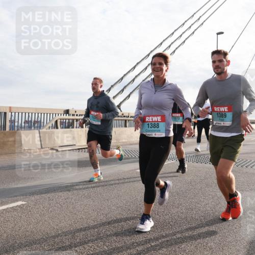 03.10.2024 - Köhlbrandbrückenlauf Matties Gatica Varas http://msf.ph/oto/7183469 03.10.2024 09:25:21 Position 2 1388, 1373, 1389 meine-sportfotos.de
