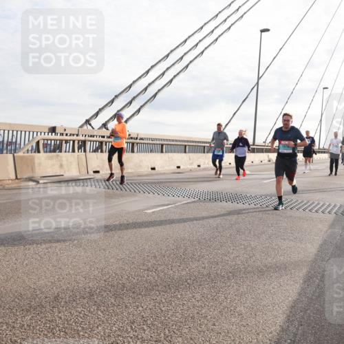 03.10.2024 - Köhlbrandbrückenlauf Matties Gatica Varas http://msf.ph/oto/7183662 03.10.2024 09:25:24 Position 2 1976 meine-sportfotos.de