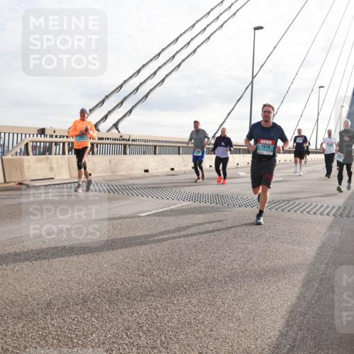 03.10.2024 - Köhlbrandbrückenlauf Matties Gatica Varas http://msf.ph/oto/7183690 03.10.2024 09:25:24 Position 2 1976 meine-sportfotos.de
