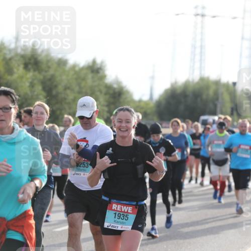 03.10.2024 - Köhlbrandbrückenlauf Fuchs,  Jonas http://msf.ph/oto/7183704 03.10.2024 09:18:22 Position 3 2766, 253, 1935 meine-sportfotos.de