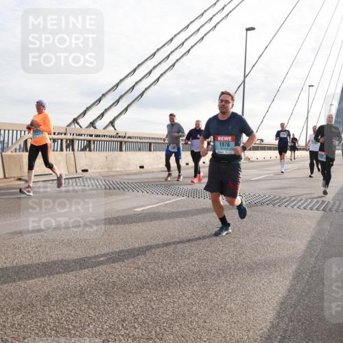 03.10.2024 - Köhlbrandbrückenlauf Matties Gatica Varas http://msf.ph/oto/7183717 03.10.2024 09:25:25 Position 2 1976 meine-sportfotos.de