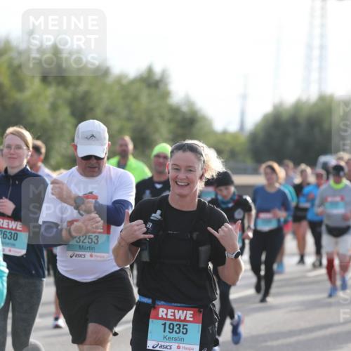 03.10.2024 - Köhlbrandbrückenlauf Fuchs,  Jonas http://msf.ph/oto/7183728 03.10.2024 09:18:22 Position 3 2630, 3253, 1935 meine-sportfotos.de