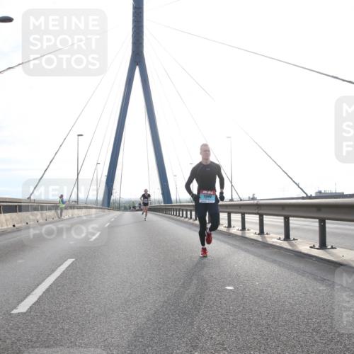 03.10.2024 - Köhlbrandbrückenlauf Jannik Wohlers http://msf.ph/oto/7183824 03.10.2024 09:17:26 Position 1 1099 meine-sportfotos.de