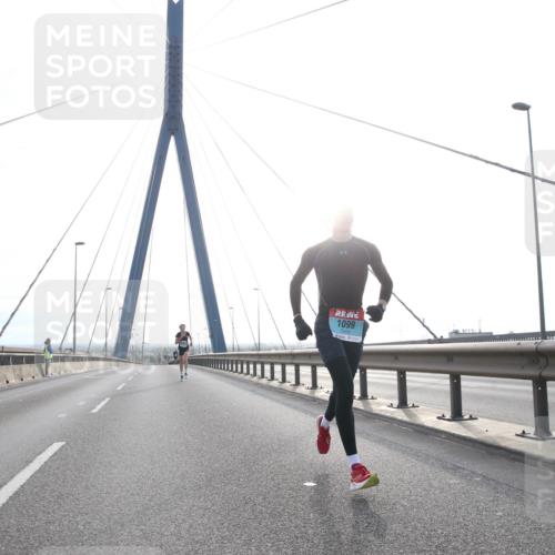 03.10.2024 - Köhlbrandbrückenlauf Jannik Wohlers http://msf.ph/oto/7183839 03.10.2024 09:17:26 Position 1 1099 meine-sportfotos.de