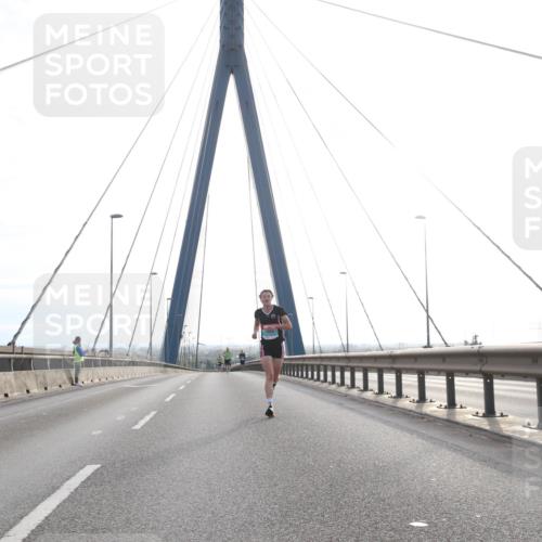 03.10.2024 - Köhlbrandbrückenlauf Jannik Wohlers http://msf.ph/oto/7183874 03.10.2024 09:17:28 Position 1  meine-sportfotos.de