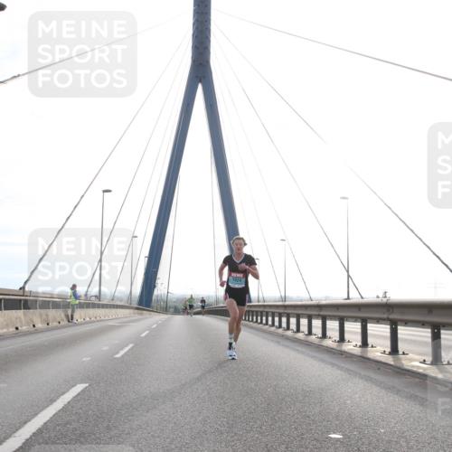 03.10.2024 - Köhlbrandbrückenlauf Jannik Wohlers http://msf.ph/oto/7183911 03.10.2024 09:17:29 Position 1 1024 meine-sportfotos.de