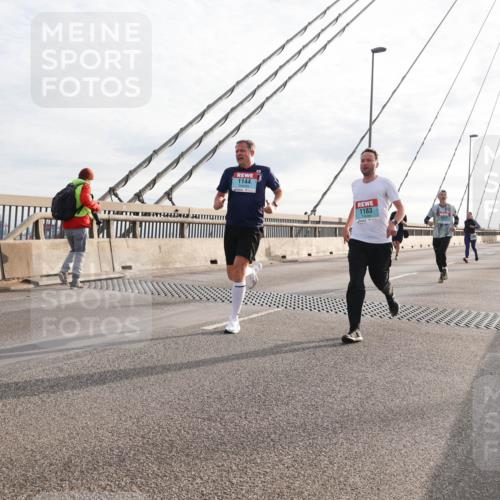 03.10.2024 - Köhlbrandbrückenlauf Matties Gatica Varas http://msf.ph/oto/7183942 03.10.2024 09:25:28 Position 2 1144, 1183 meine-sportfotos.de