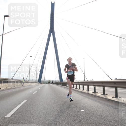 03.10.2024 - Köhlbrandbrückenlauf Jannik Wohlers http://msf.ph/oto/7183953 03.10.2024 09:17:30 Position 1  meine-sportfotos.de