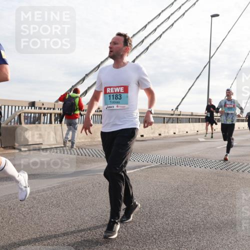 03.10.2024 - Köhlbrandbrückenlauf Matties Gatica Varas http://msf.ph/oto/7184006 03.10.2024 09:25:29 Position 2 1183, 2612 meine-sportfotos.de