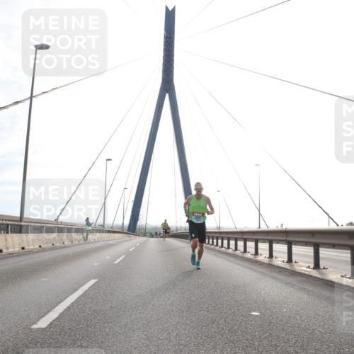 03.10.2024 - Köhlbrandbrückenlauf Jannik Wohlers http://msf.ph/oto/7184018 03.10.2024 09:17:39 Position 1 1018 meine-sportfotos.de