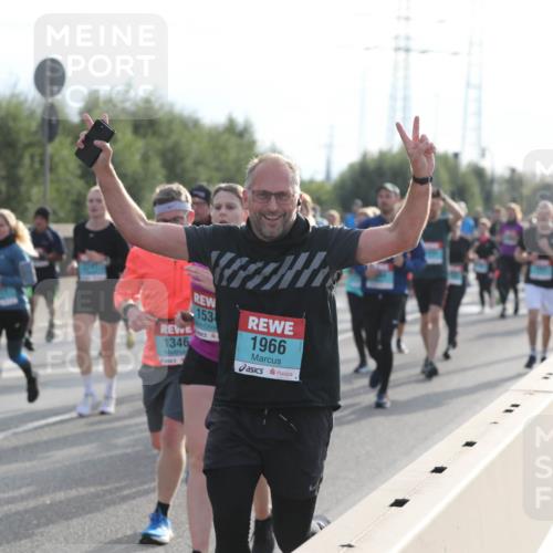03.10.2024 - Köhlbrandbrückenlauf Fuchs,  Jonas http://msf.ph/oto/7184044 03.10.2024 09:18:34 Position 3 153, 1346, 1966 meine-sportfotos.de