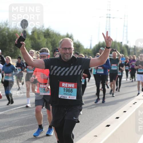 03.10.2024 - Köhlbrandbrückenlauf Fuchs,  Jonas http://msf.ph/oto/7184053 03.10.2024 09:18:34 Position 3 95, 134, 1966 meine-sportfotos.de