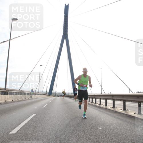 03.10.2024 - Köhlbrandbrückenlauf Jannik Wohlers http://msf.ph/oto/7184061 03.10.2024 09:17:40 Position 1 1018 meine-sportfotos.de