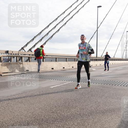 03.10.2024 - Köhlbrandbrückenlauf Matties Gatica Varas http://msf.ph/oto/7184064 03.10.2024 09:25:29 Position 2 2612 meine-sportfotos.de