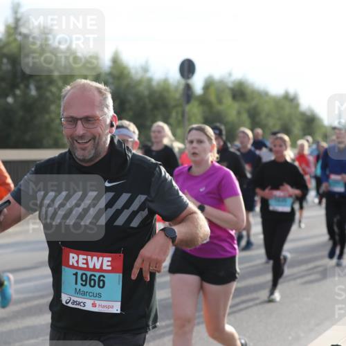 03.10.2024 - Köhlbrandbrückenlauf Fuchs,  Jonas http://msf.ph/oto/7184088 03.10.2024 09:18:35 Position 3 1966 meine-sportfotos.de