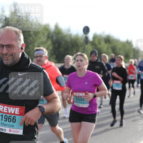 03.10.2024 - Köhlbrandbrückenlauf Fuchs,  Jonas http://msf.ph/oto/7184096 03.10.2024 09:18:35 Position 3 1966, 1534 meine-sportfotos.de