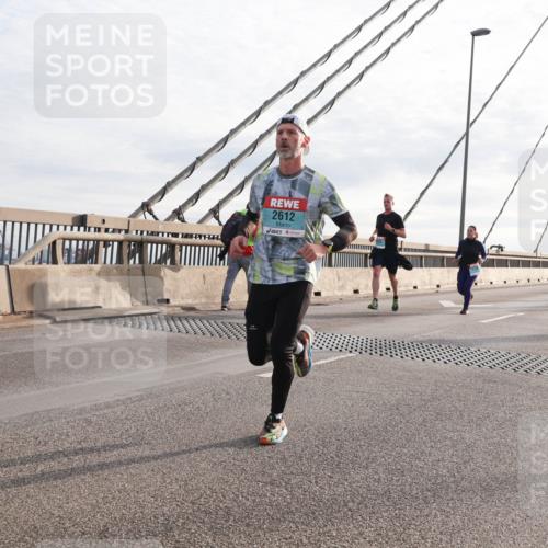 03.10.2024 - Köhlbrandbrückenlauf Matties Gatica Varas http://msf.ph/oto/7184097 03.10.2024 09:25:30 Position 2 2612, 1700 meine-sportfotos.de
